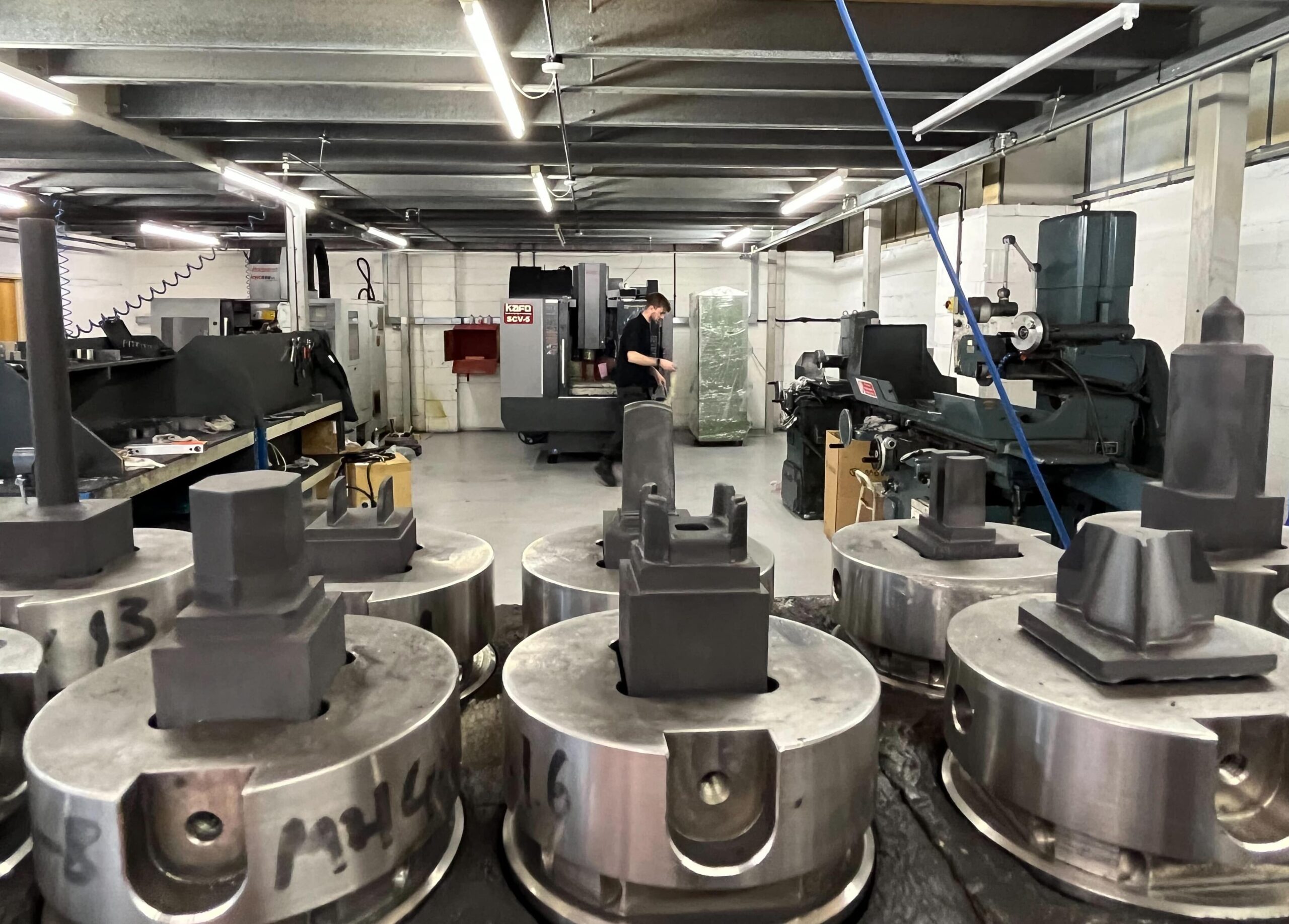 Electrodes-foreground-with-machining-centre-background