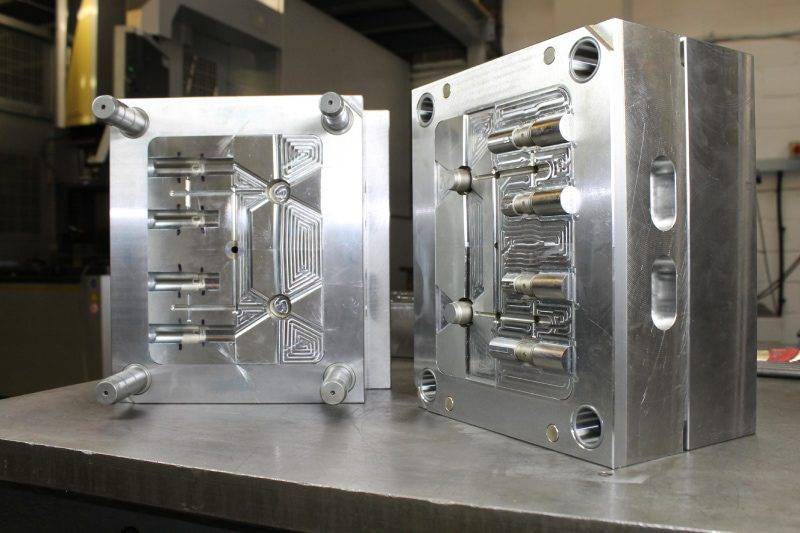 Injection mould tool